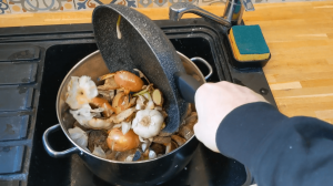 lesgumes grillés shiitake oignon cebette ail os porc carcasse poulet tonkotsu